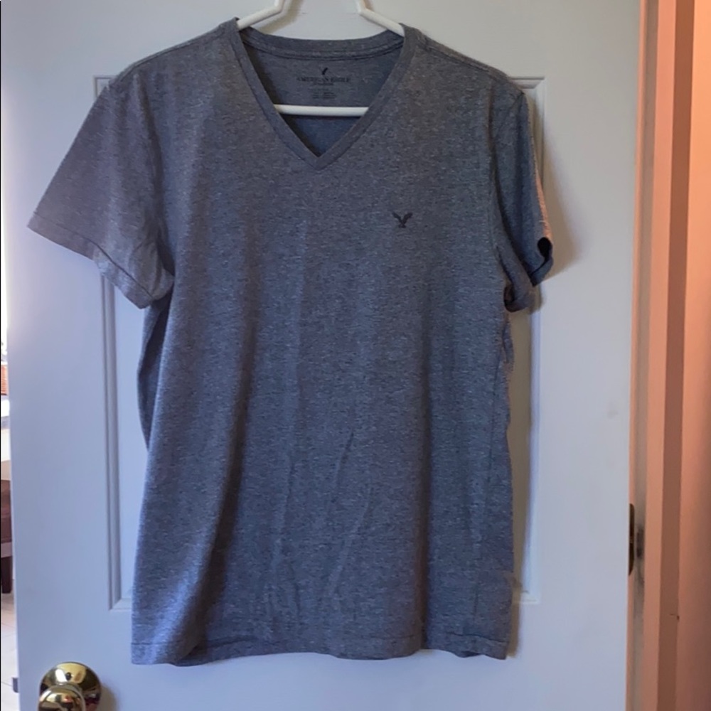 American Eagle V neck T-shirt